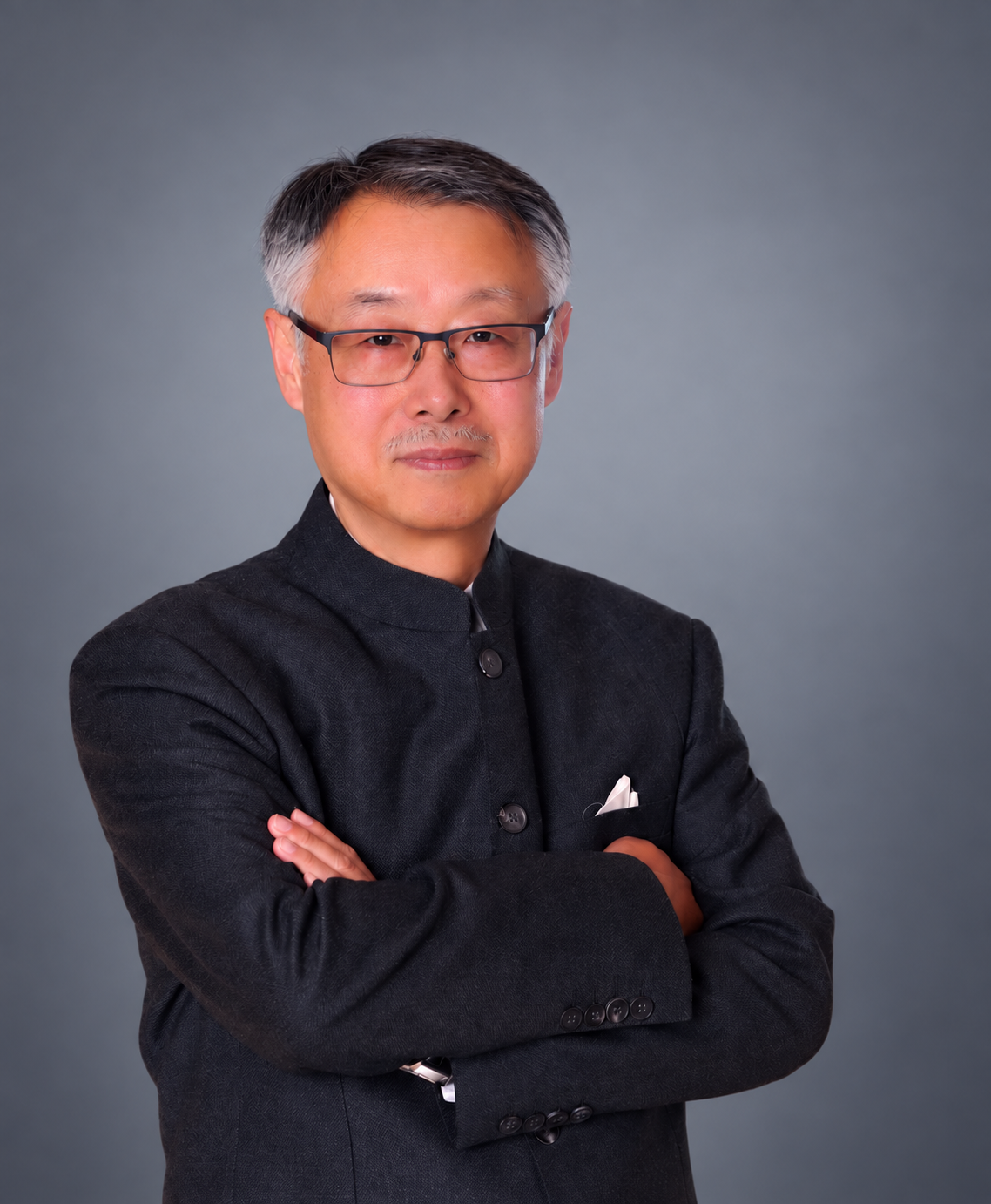 Portrait of Yue (Roger) Song, barrister and solicitor
